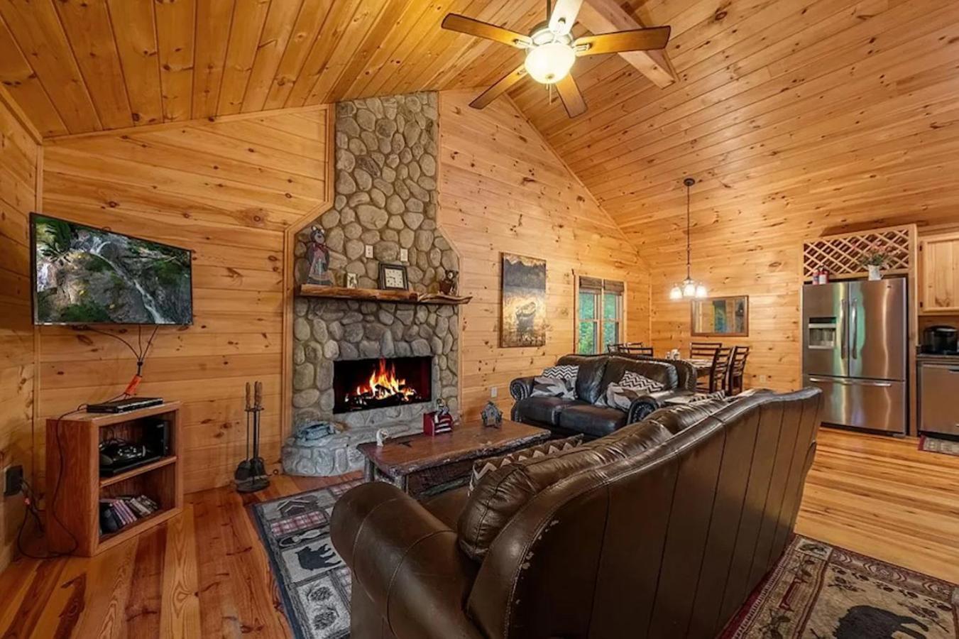 Вилла The Cozy Lazy Laurel With Year-Round Mountain Views, Hot Tub, Fire Pit Cherry Log Экстерьер фото
